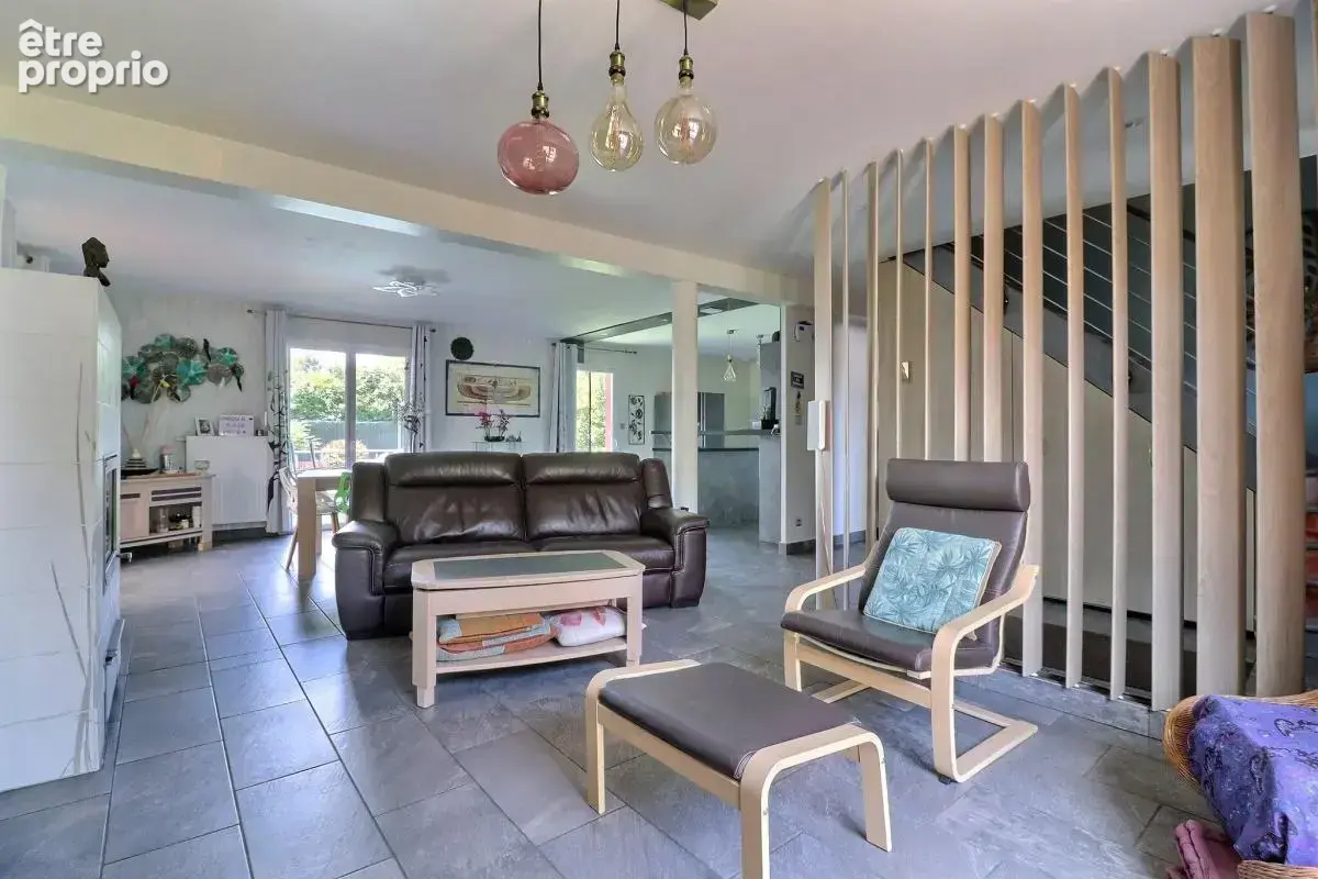 Maison familiale de 154 m² bénéficiant d'une construction indépendante de 53 m², piscine chauffée et multiples possibilités - photo 6
