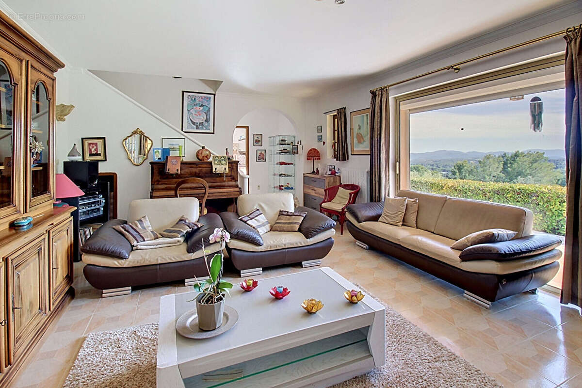 A VENDRE EN EXCLUSIVITE à Draguignan - Maison 4 pièces Lumineuse et calme avec belle vue - photo 4