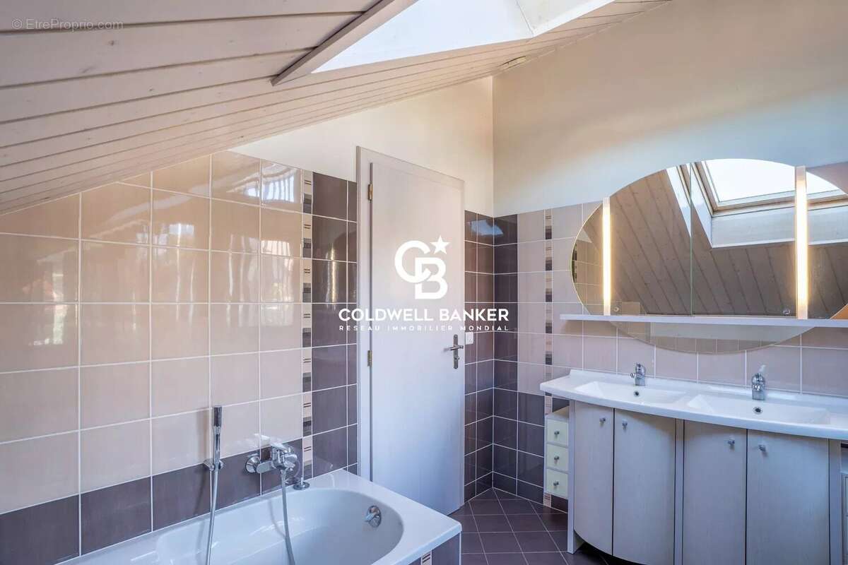 Maison familiale avec piscine à vendre à Vétraz-Monthoux proche Genève - photo 18