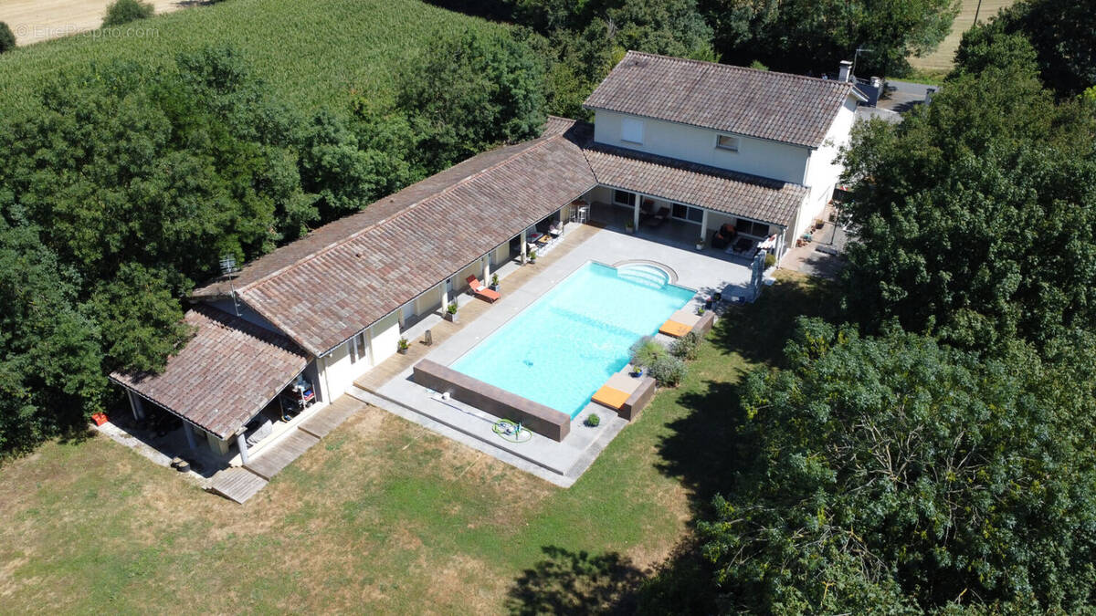 Maison à SAINT-CYR-SUR-MENTHON