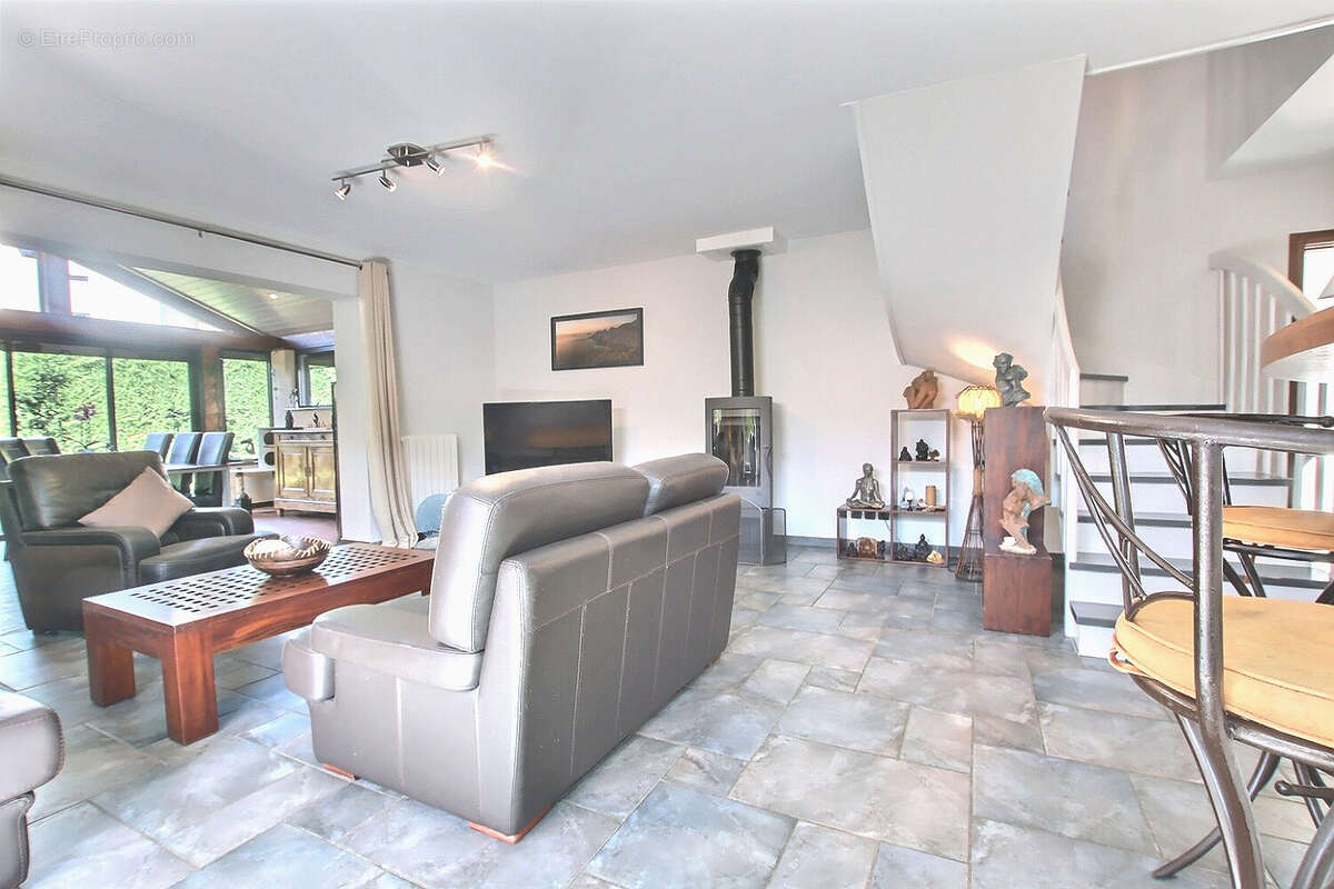 Maison à LA ROCHE-SUR-FORON