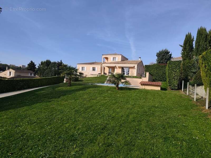 Maison à RUELLE-SUR-TOUVRE