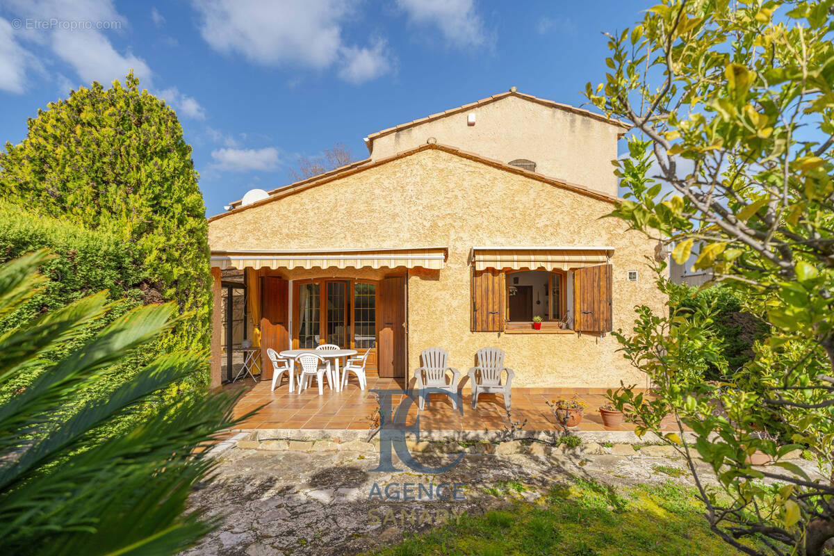Maison à SAINT-CYR-SUR-MER