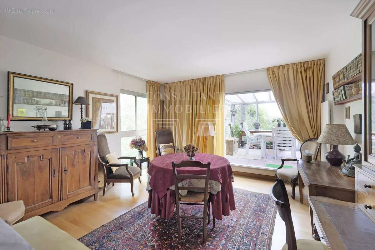 Appartement à NEUILLY-SUR-SEINE