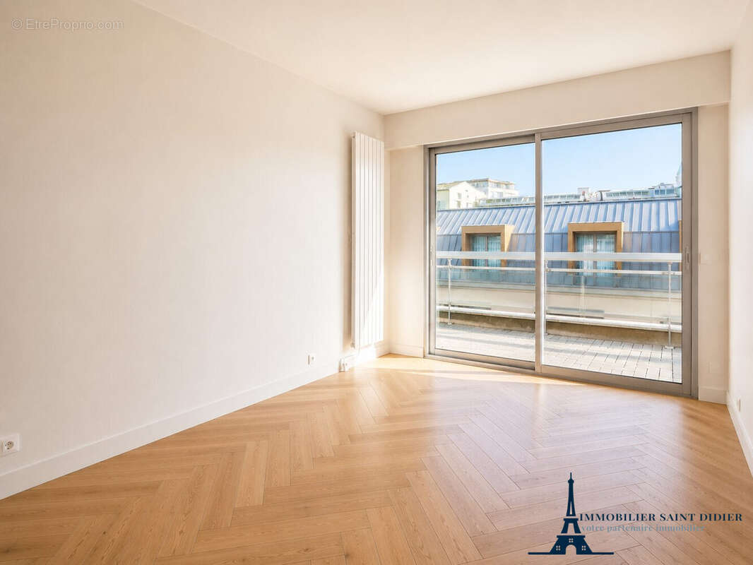Appartement à PARIS-16E