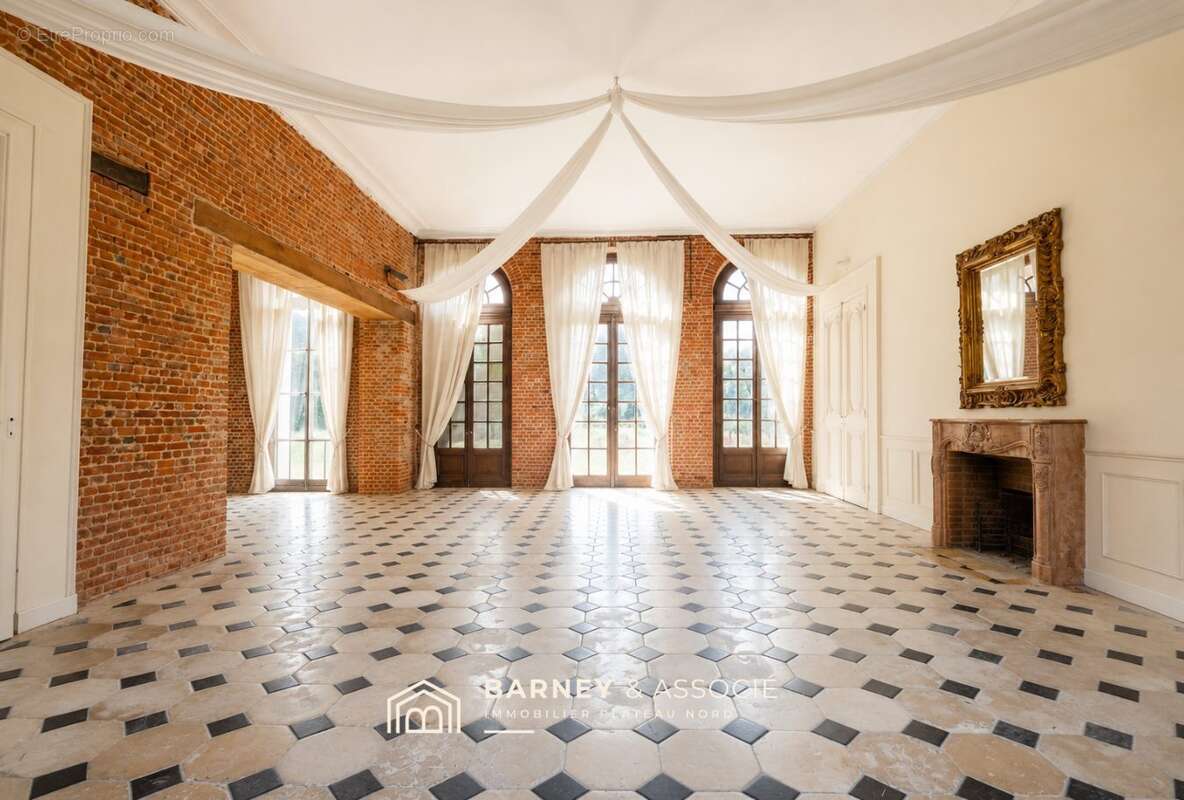 525 m² à Saussay  - photo 6