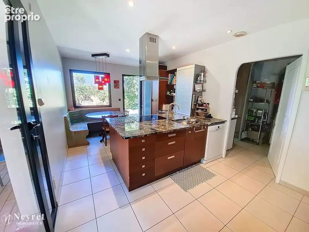 Rare : Maison d'architecte d'exception de 308 m2 sur son terrain paysagé de 2546 m2 - photo 9
