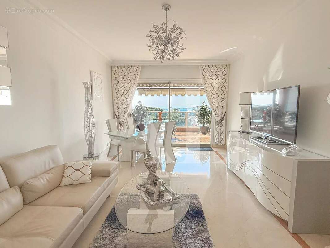 Appartement à VALLAURIS