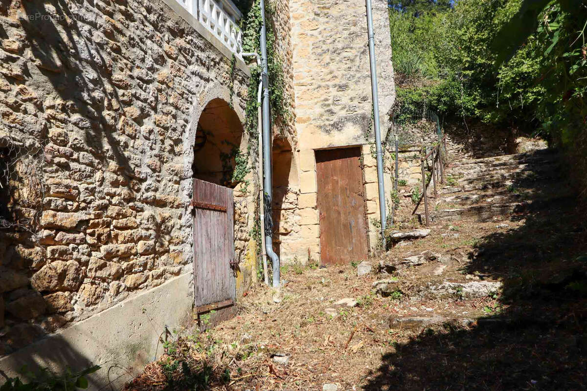 Maison à BEYNAC-ET-CAZENAC