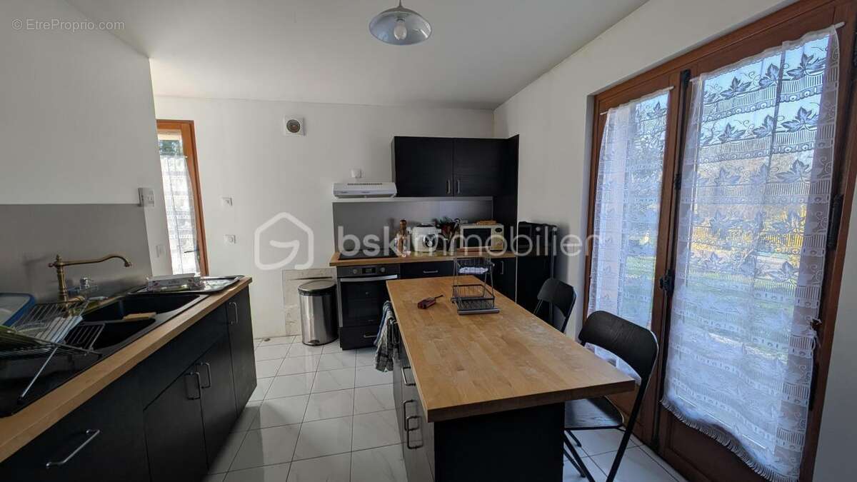  Grande maison traditionnelle avec terrain arboré, sous sol et garage - photo 7