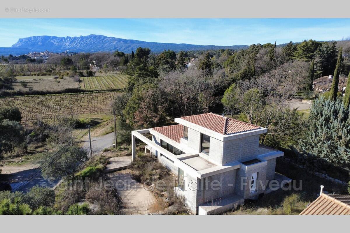 Maison à POURRIERES