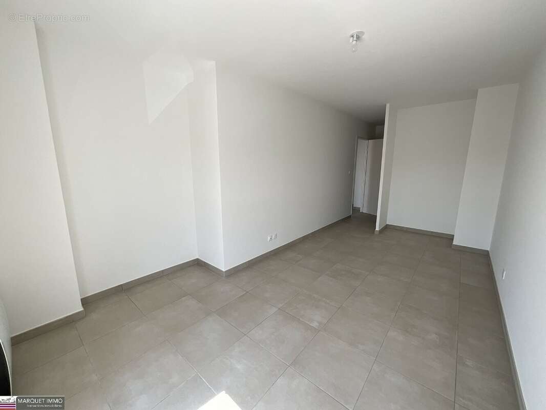 APT T4 offrant 90 m² avec double terrasse 18 m² et 6 m² et parking au 3° étage avec ascenseur... - photo 12
