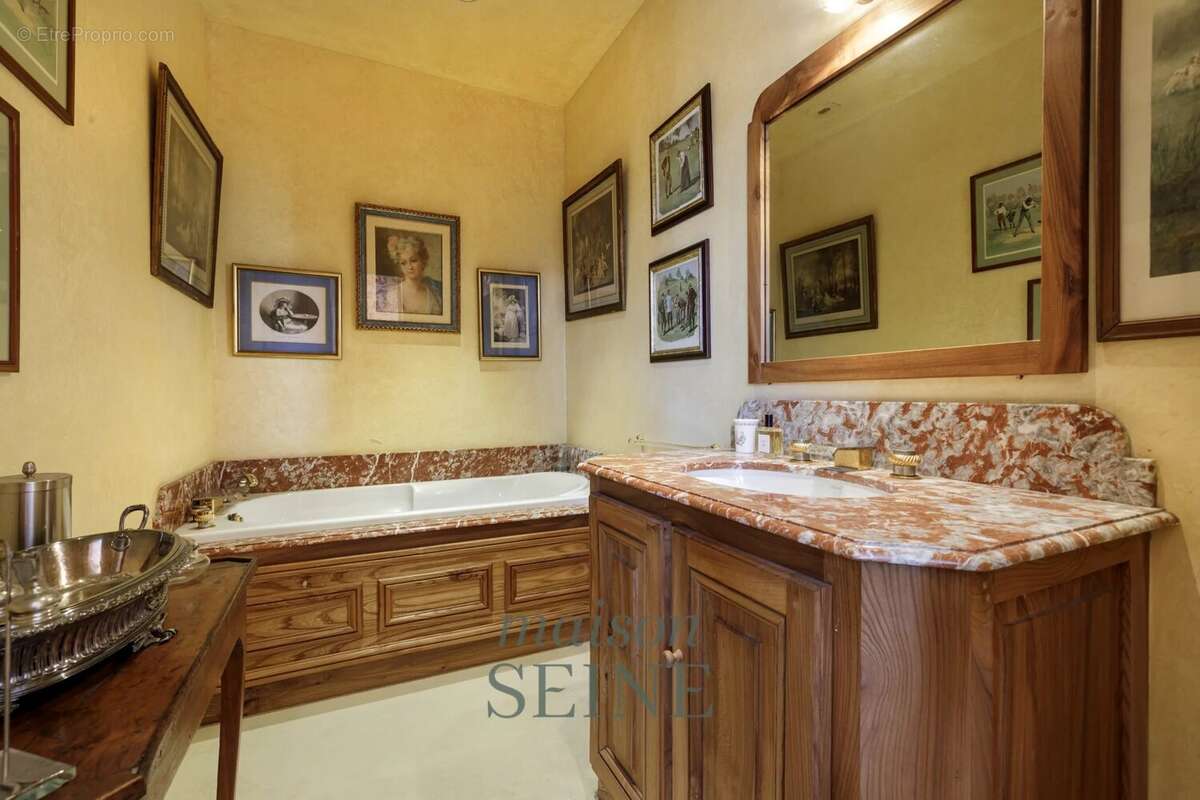 Maison à NEUILLY-SUR-SEINE