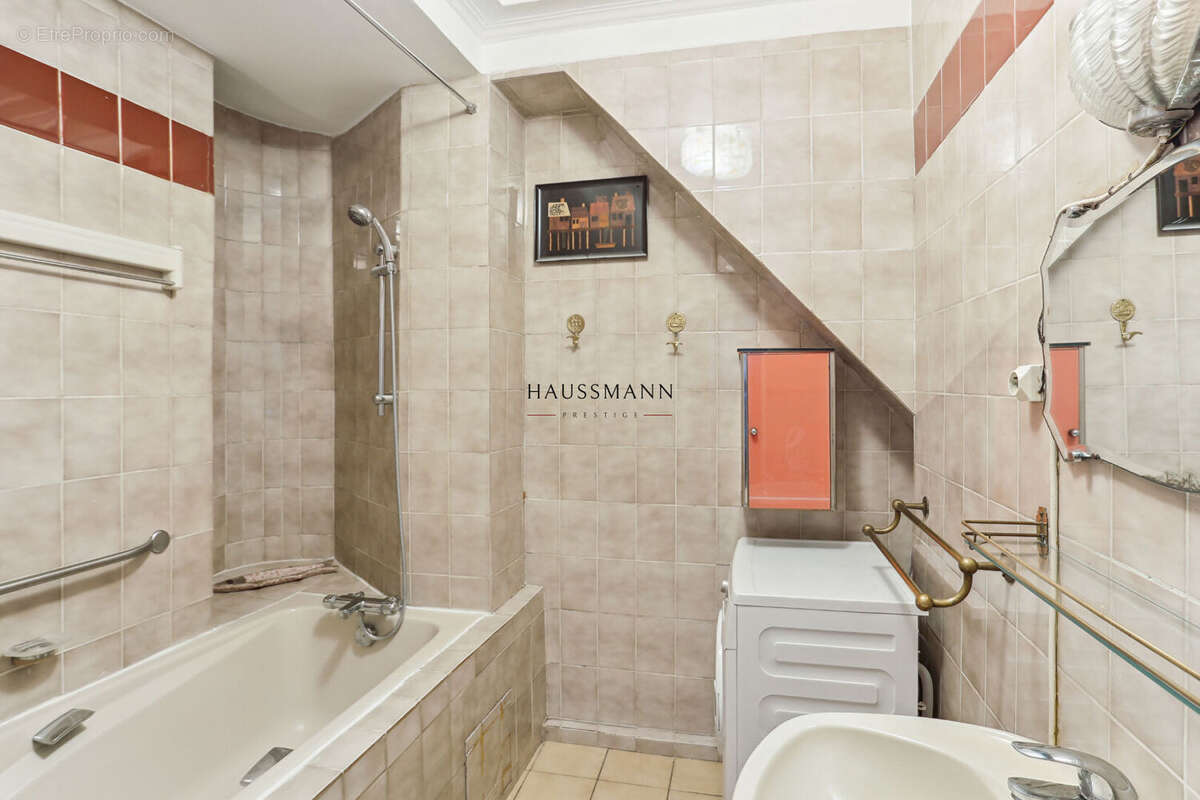 Appartement à PARIS-1E