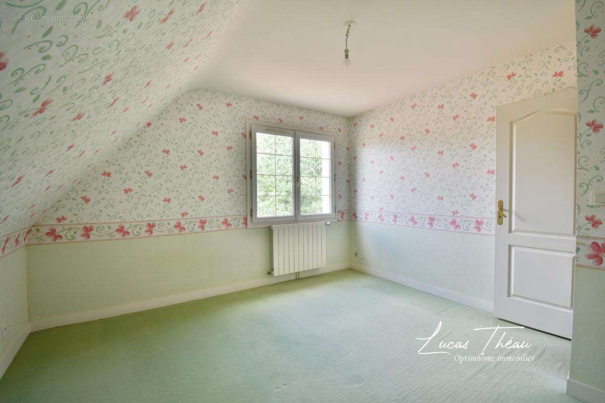 Maison familiale de 165 m² – 7 chambres – Terrain de 1 926 m² – Proche A13 - photo 6