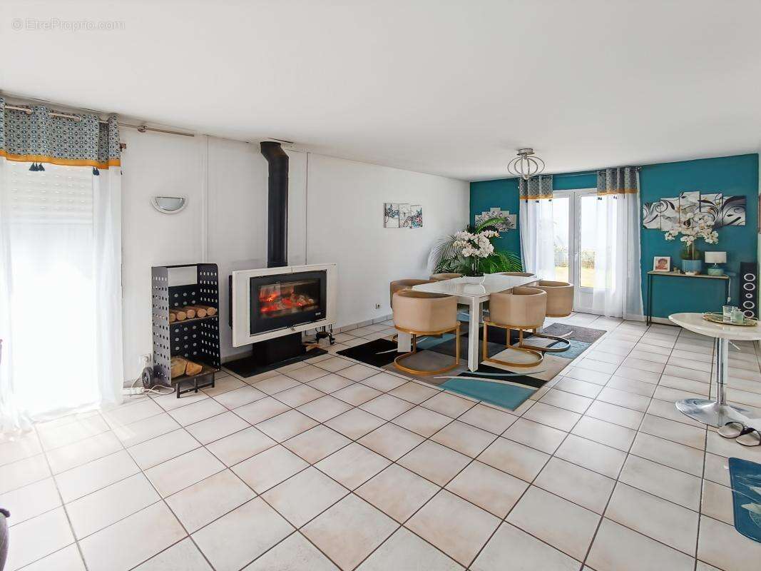 Maison à LE MESNIL-ESNARD