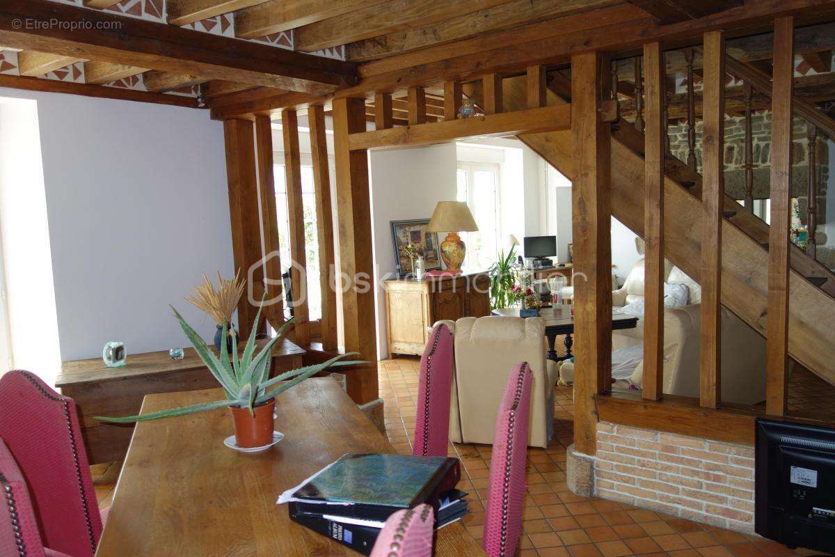 Magnifique longère en pierres sur un terrain arboré de 1801 m2 - photo 5