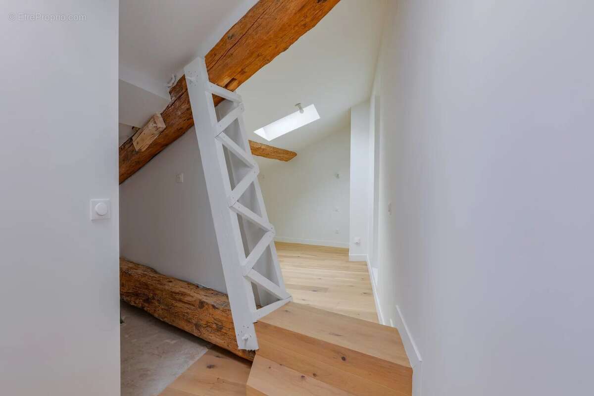 Appartement à SAINT-GENIS-LAVAL