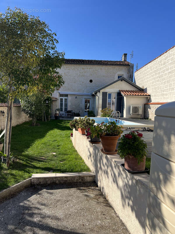 Maison à SAINT-JEAN-D&#039;ANGELY