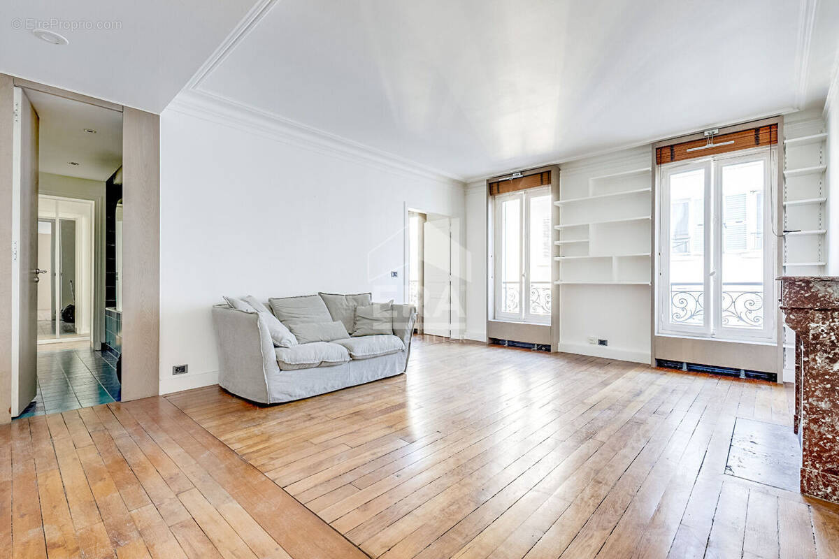 Appartement à PARIS-17E