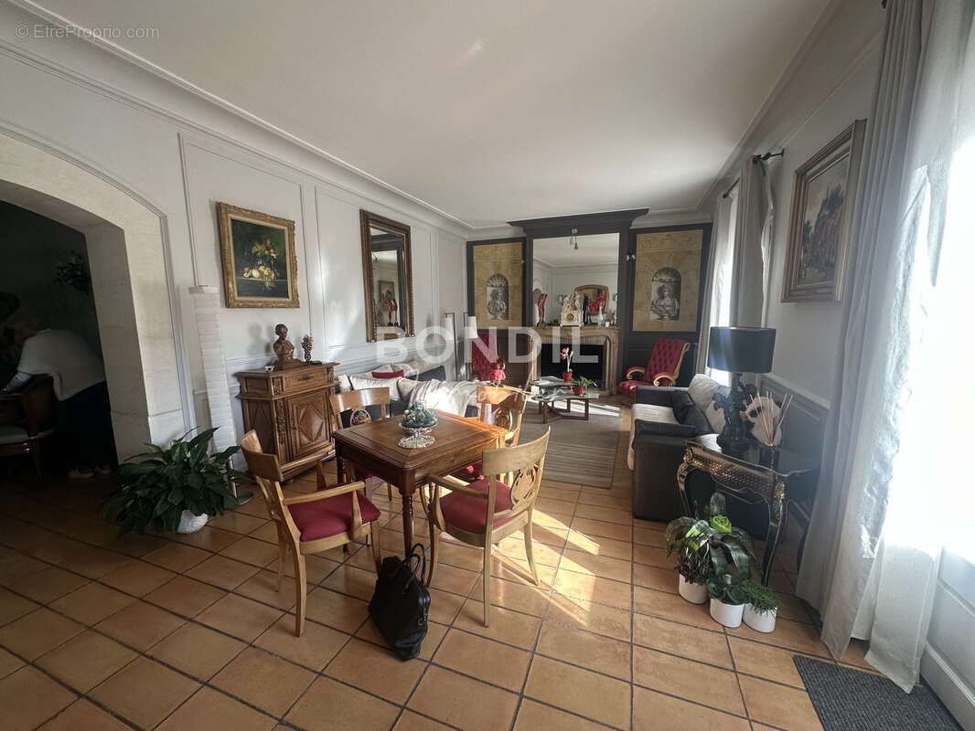 Autre à AIX-EN-PROVENCE