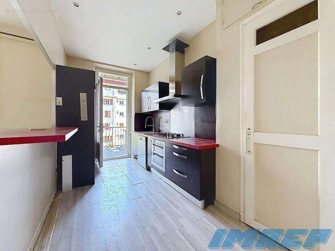 Appartement à MARSEILLE-4E
