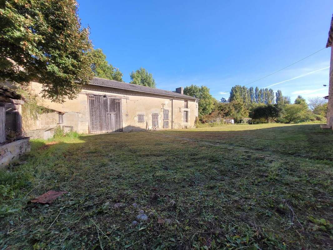 Photo 2 - Maison à VOUILLE