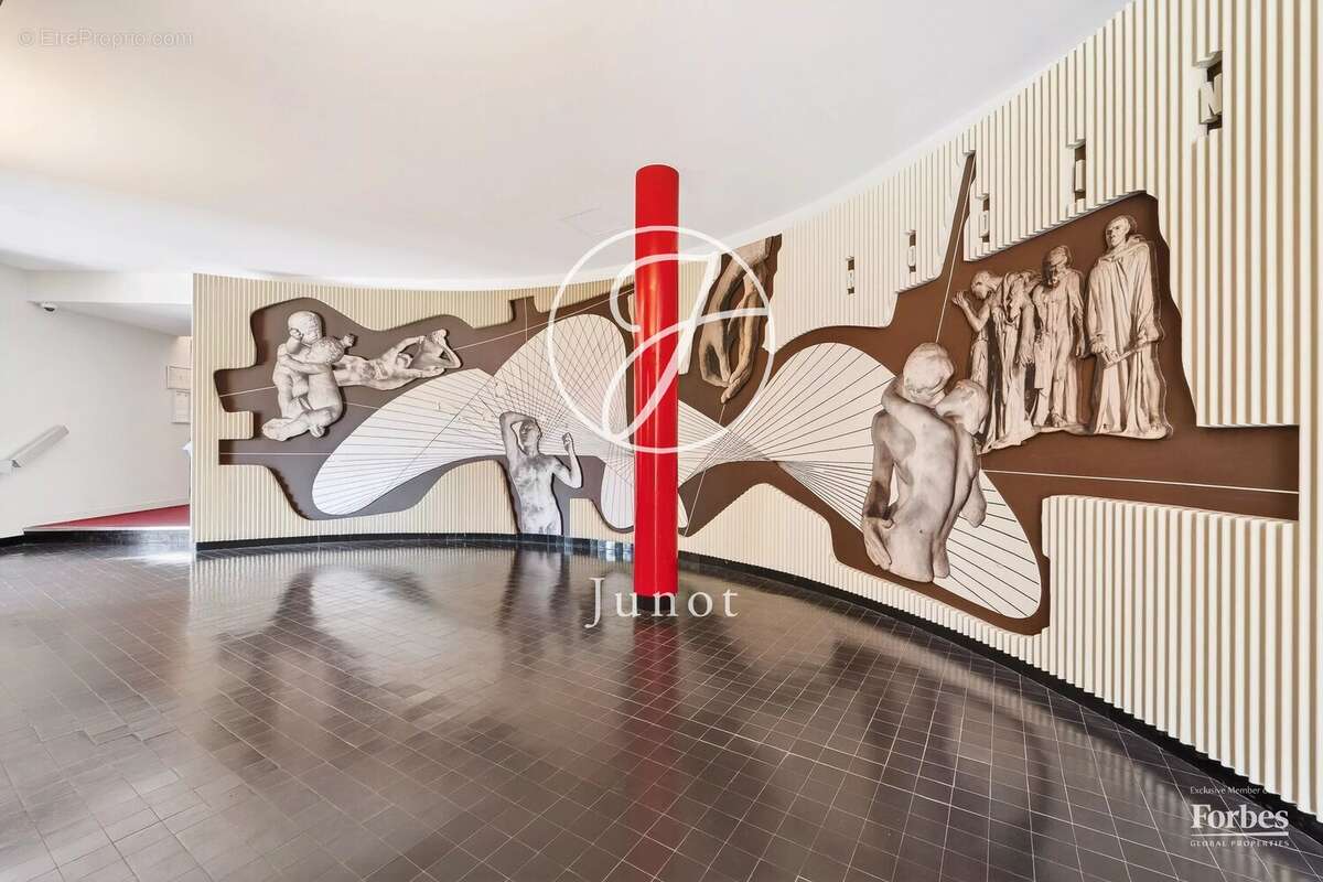 Appartement à PARIS-16E