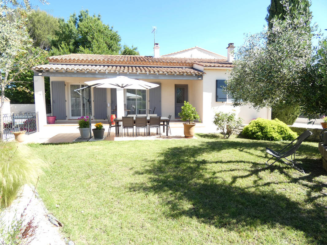 Maison à SAINT-CHAPTES