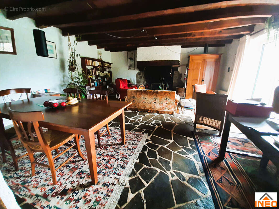 Maison à MONTREUIL-LE-GAST