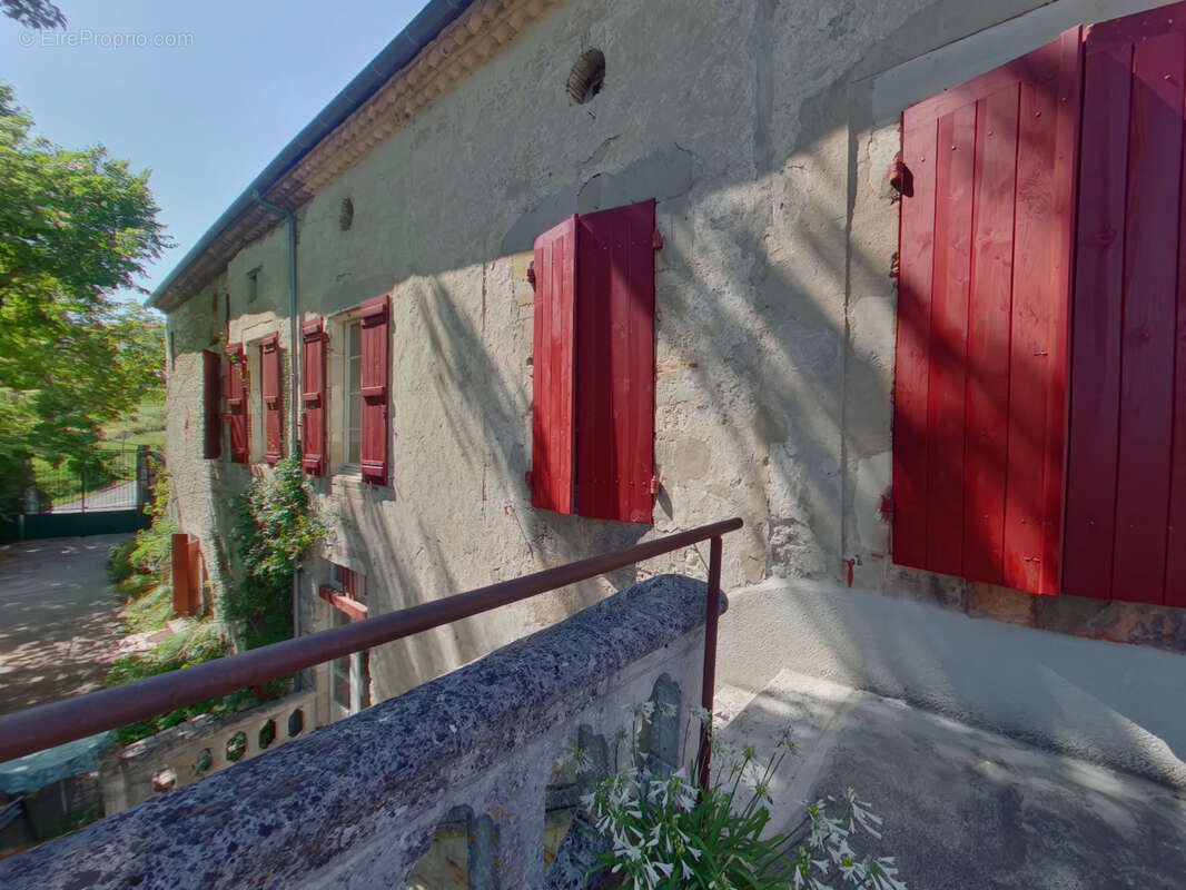 Bâtisse de construction d'origine de 1677 Terrain - photo 12