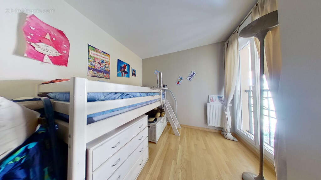 Appartement à COURBEVOIE