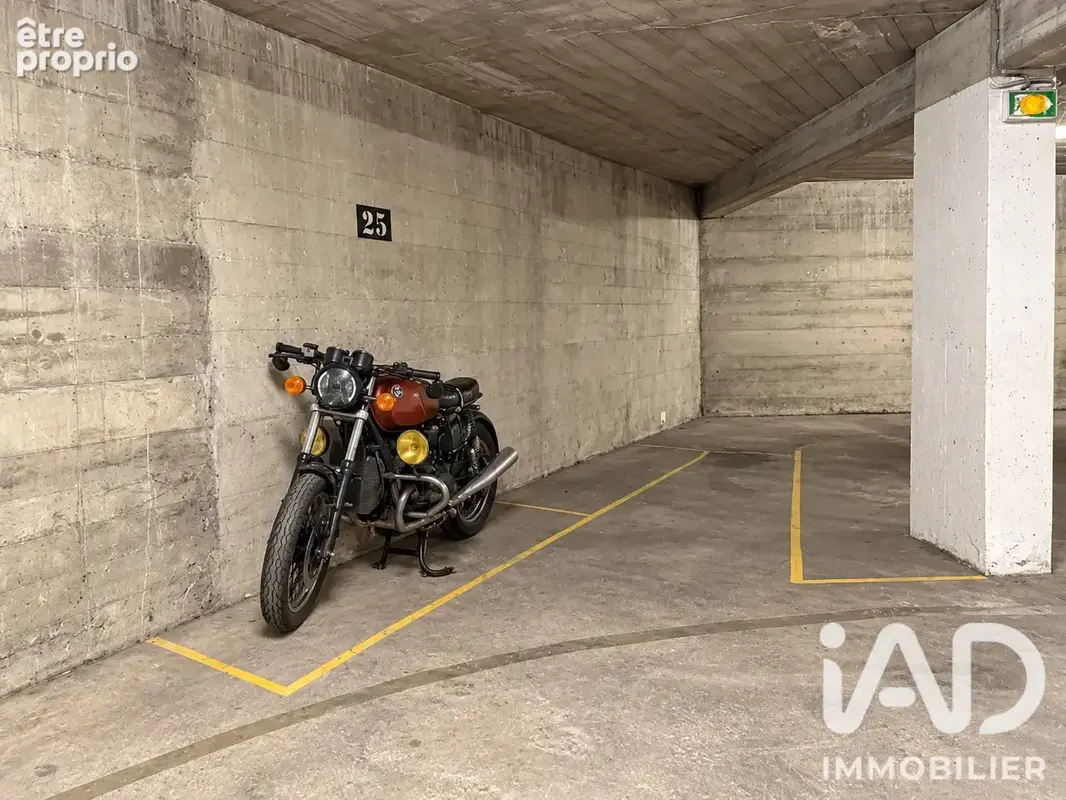 Photo 1 - Parking à PARIS-15E
