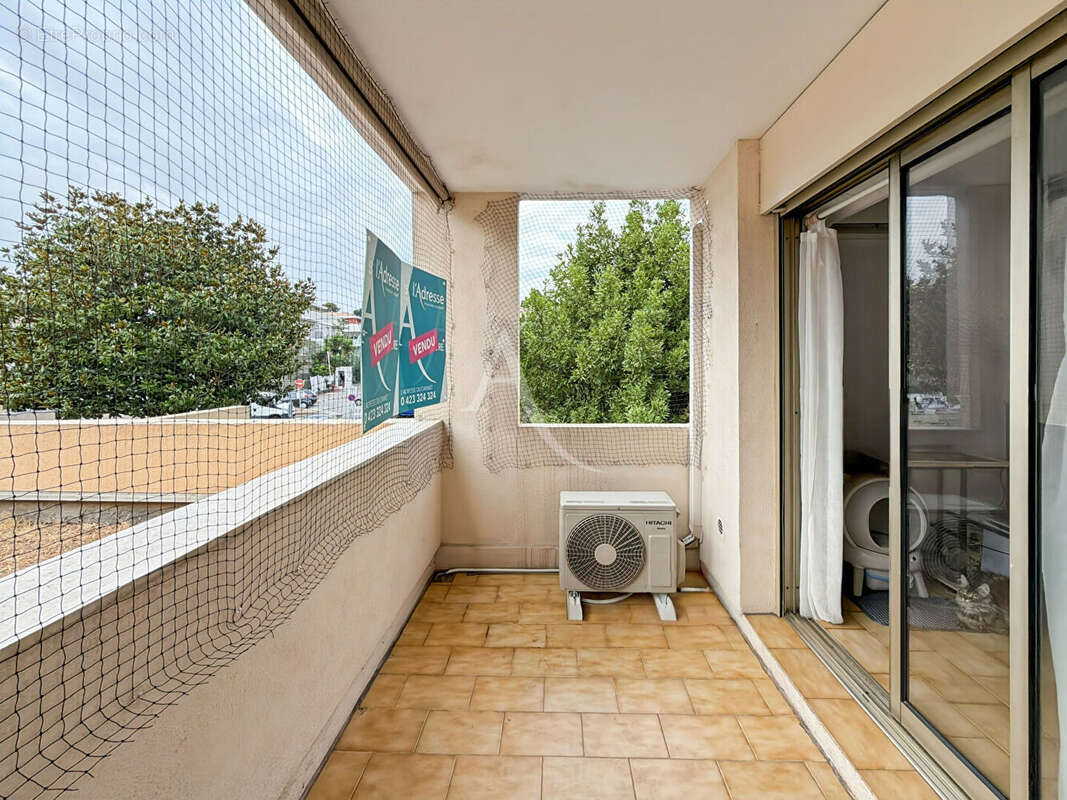 Appartement Le Cannet 1 pièce 27.41 m2 terrasse ouest cave commerces - photo 3