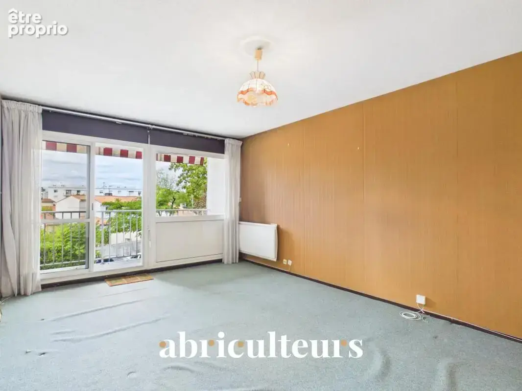 Talence : T4 traversant de 80 m² avec balcon, parking et cellier, à rafraîchir - photo 9