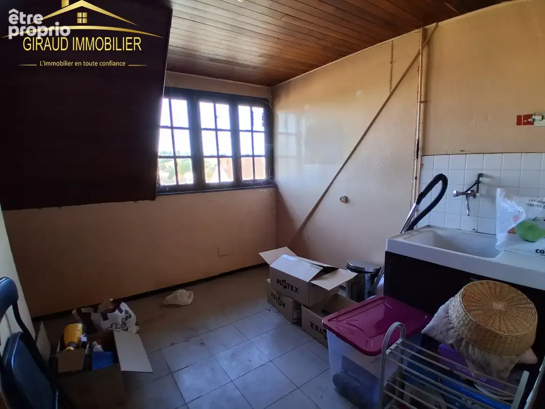 Appartement 48 m2 à réinventer au cœur de Charlieu - photo 2