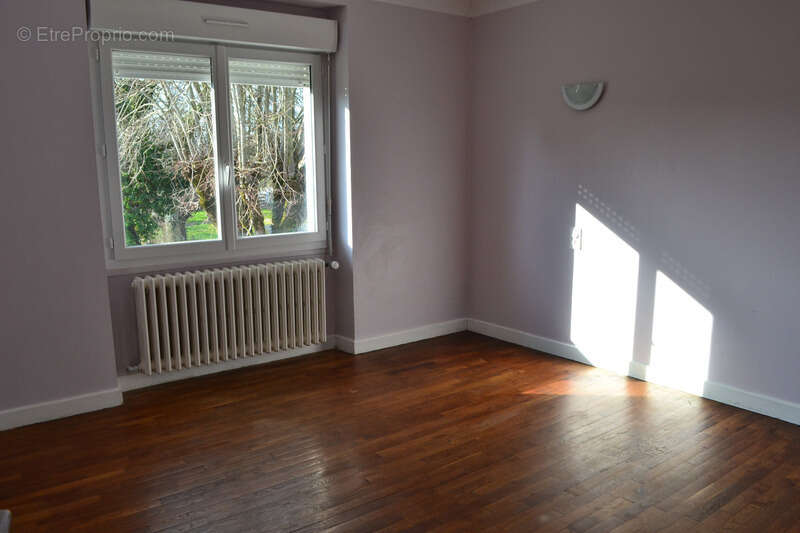 Maison à SAINT-PANTALEON-DE-LARCHE