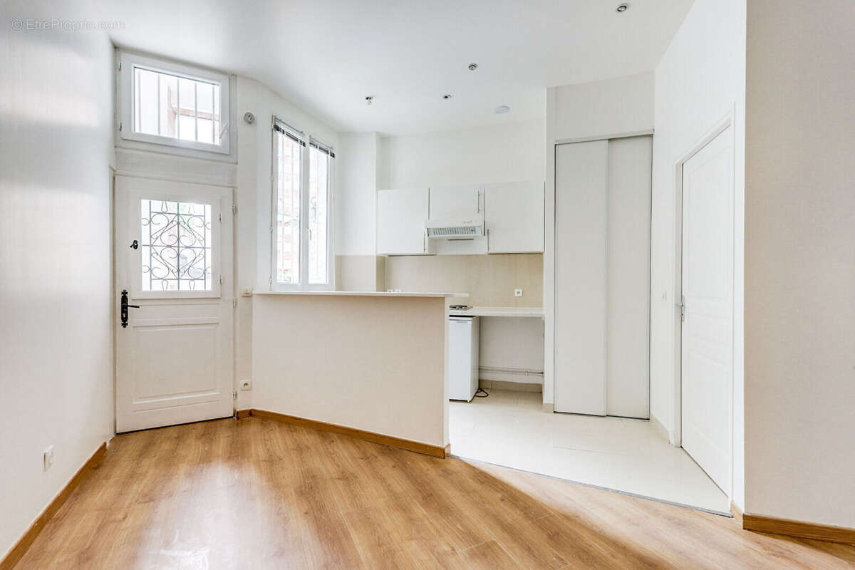 Appartement à PARIS-14E