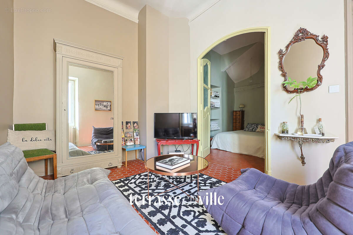 La ciotat   centre historique - grand duplex - t9 - 192 m2   5 ch - parcelle 350m2 - parking - 1 250 000€ - photo 5