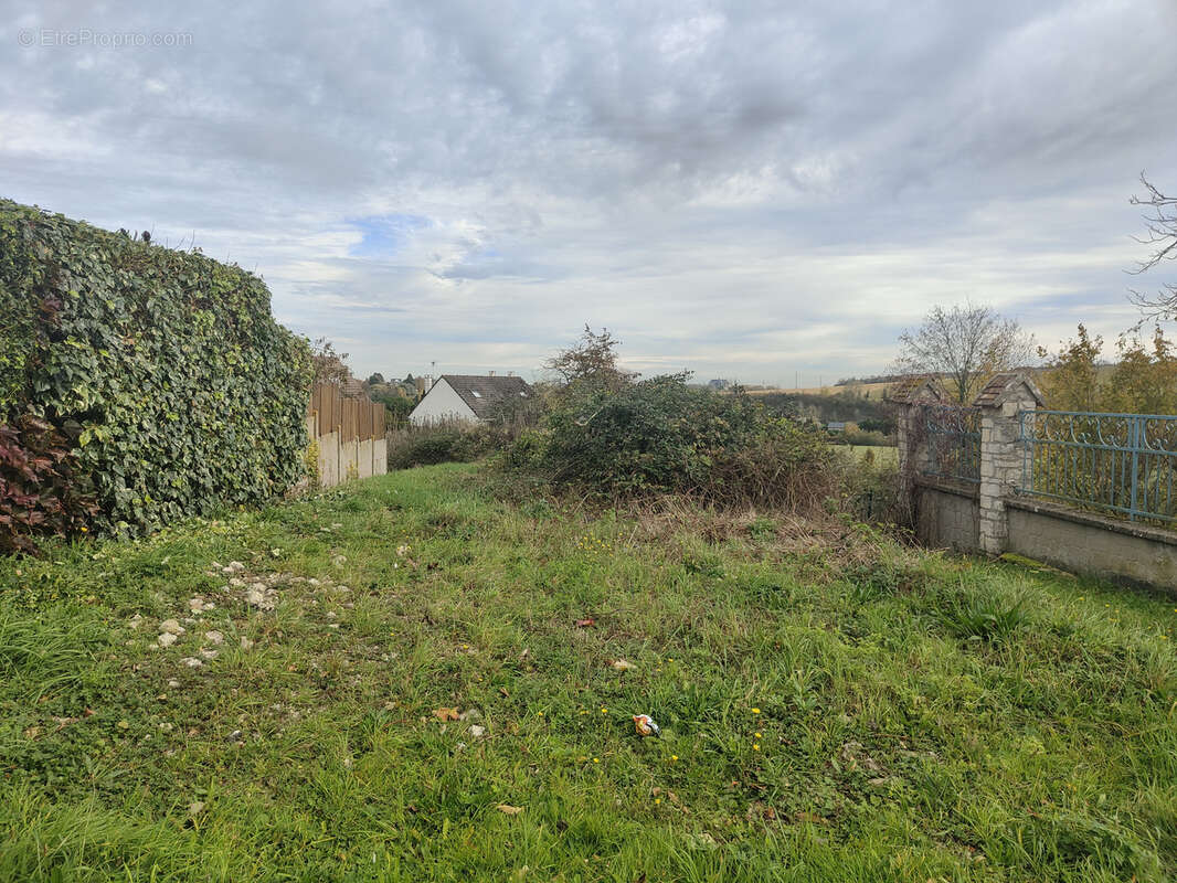 Terrain à AUX MARAIS