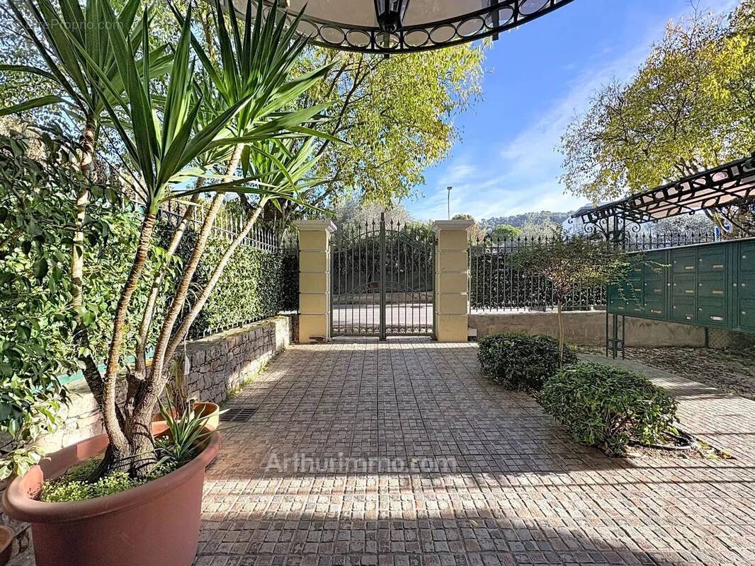 Appartement à MOUANS-SARTOUX