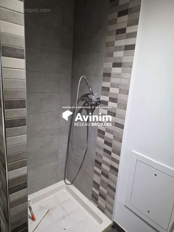 Commerce 53 m² à Juvignac  - photo 6