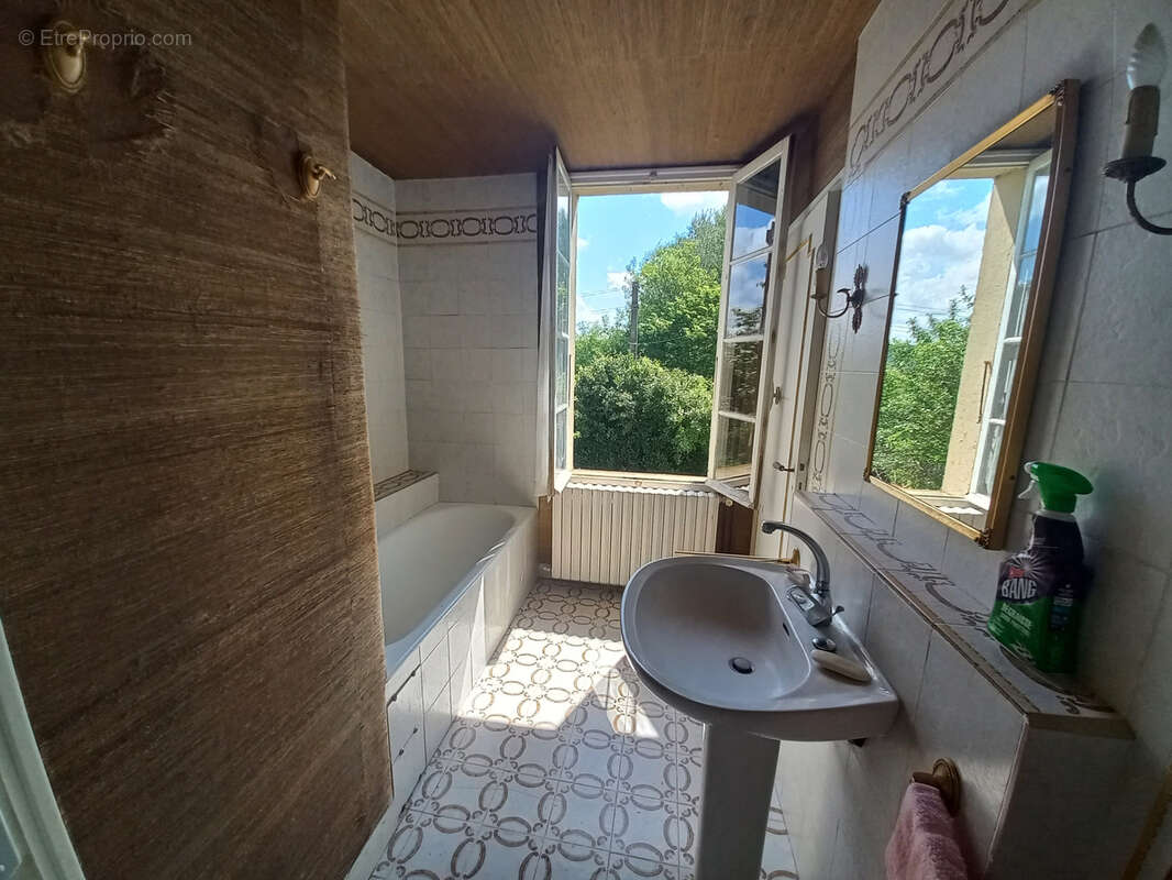 Maison à TRIE-SUR-BAISE