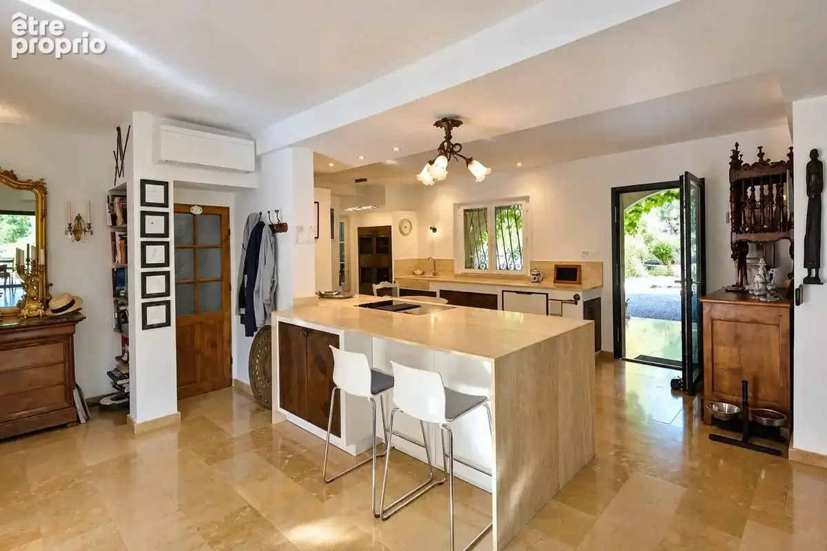 Tourrettes – Villa 220 m² avec piscine, studio indépendant et terrain de 5 840 m² - photo 11