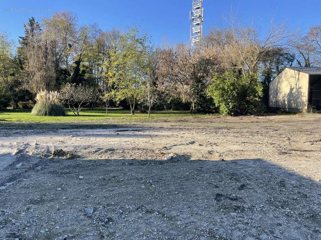 Terrain à LA BREDE