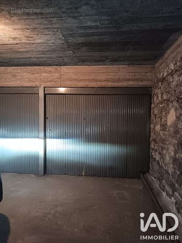 Photo 2 - Parking à MONTREUIL