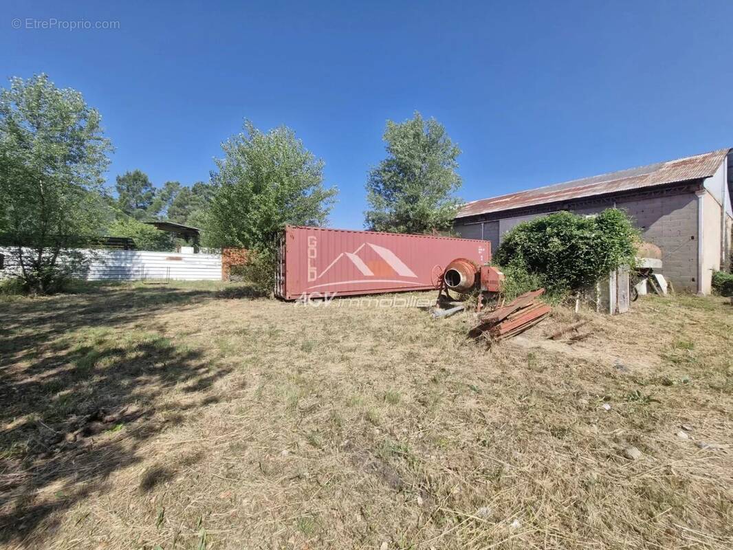 Commerce à SAINT-JEAN-DE-VALERISCLE