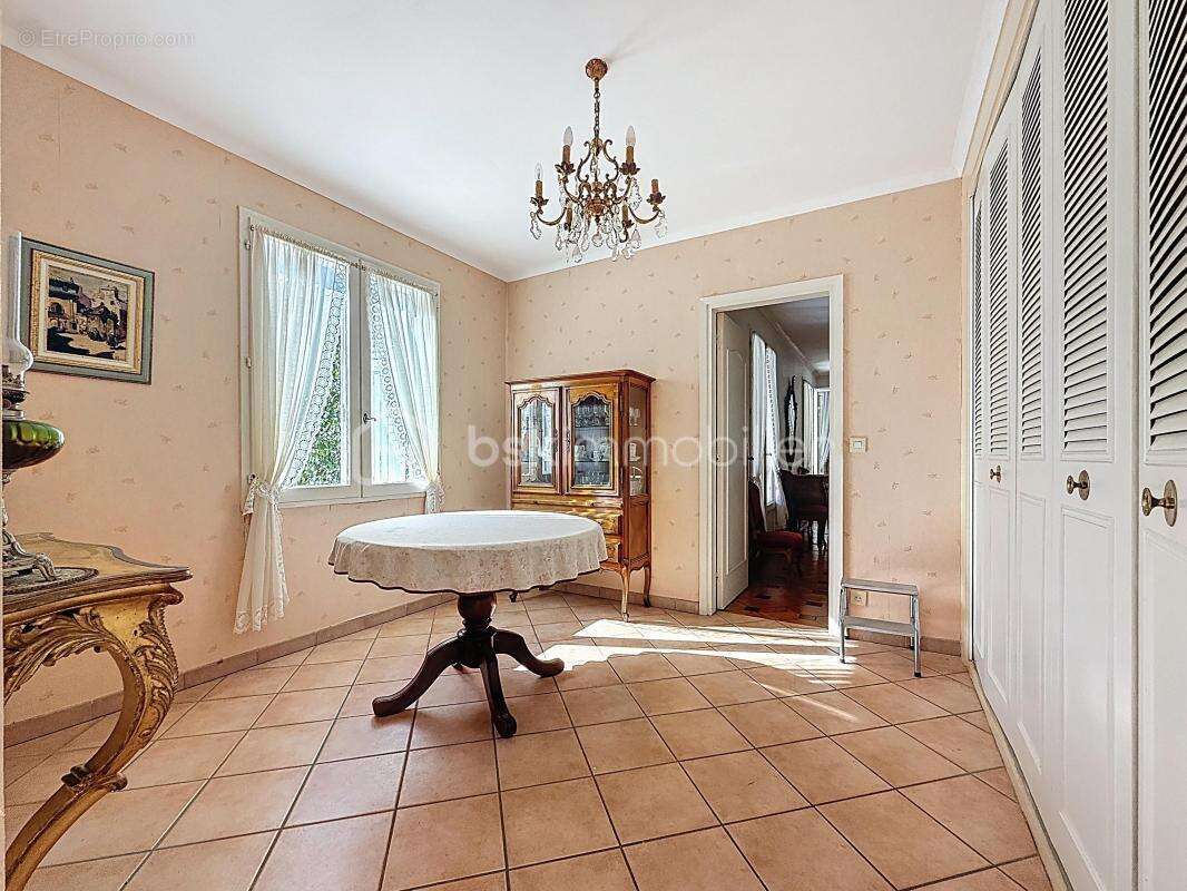 Maison 5 pièces de 134m2 avec piscine et atelier - photo 10
