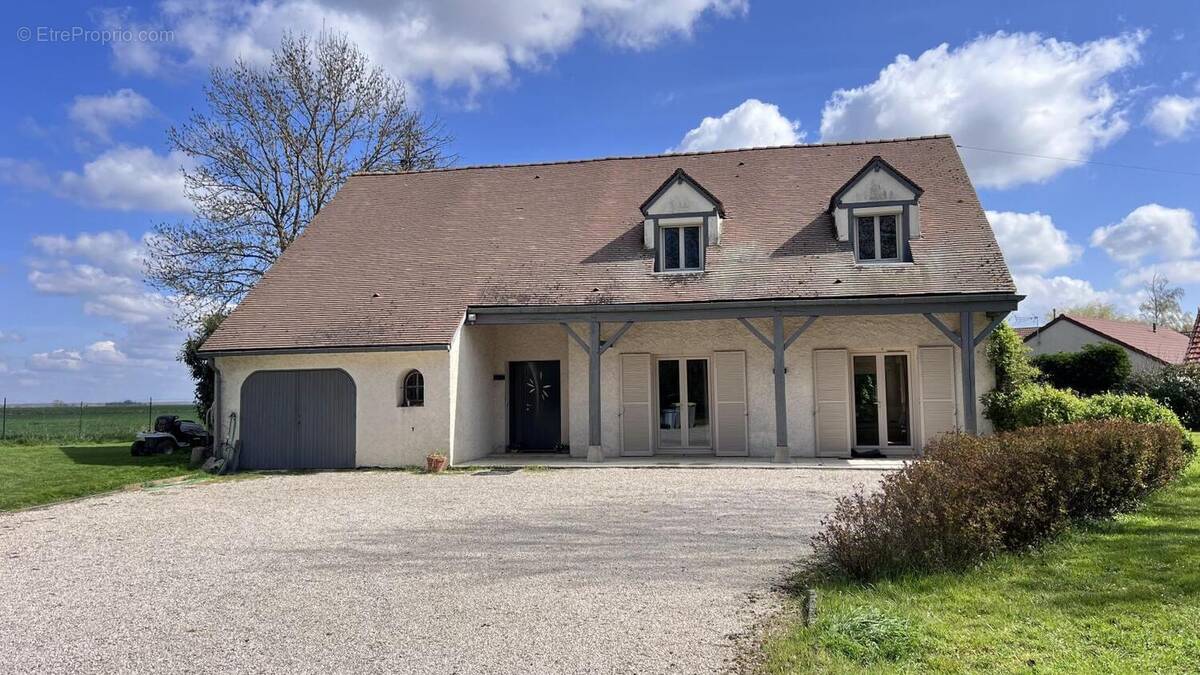 Maison à MEURSANGES
