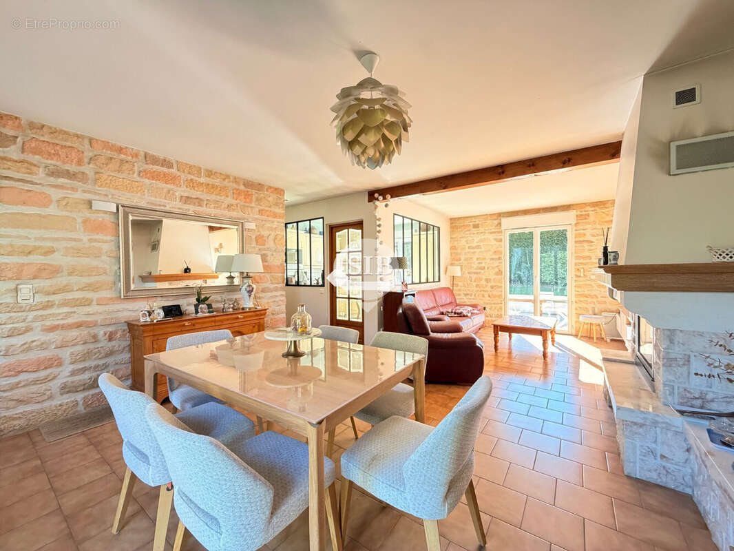 Maison à LA VILLE-DU-BOIS